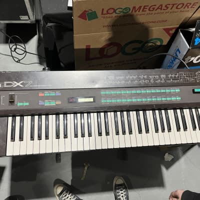 Yamaha DX7 Programmable Algorithm Synthesizer 1985 with ROM Cartridge, Sun pedal, flight case