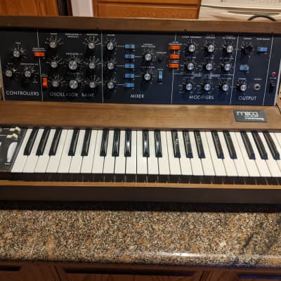 Moog Minimoog Model D 44-Key Monophonic Synthesizer 1971 - 1982 - Black / Wood