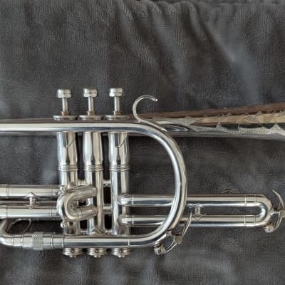 King Model 2055TUB Silver Flair Trumpet with Dizzy Bell SN King Model 2055TUB Silver Flair Trumpet with Dizzy Bell SN