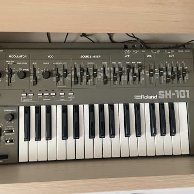 Roland SH-101 - Gray [Excellent Condition + PCA100]