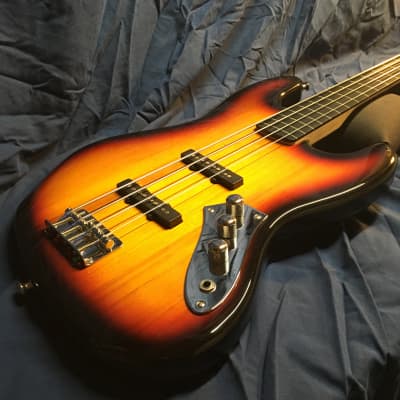 Squier Vintage Modified Fretless Jazz Bass image 2