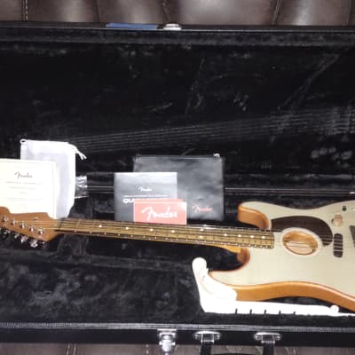 Fender Acoustasonic Stratocaster 2020 - Transparent Sonic Blue - Includes Deluxe v Fender Hardshell Case image 9