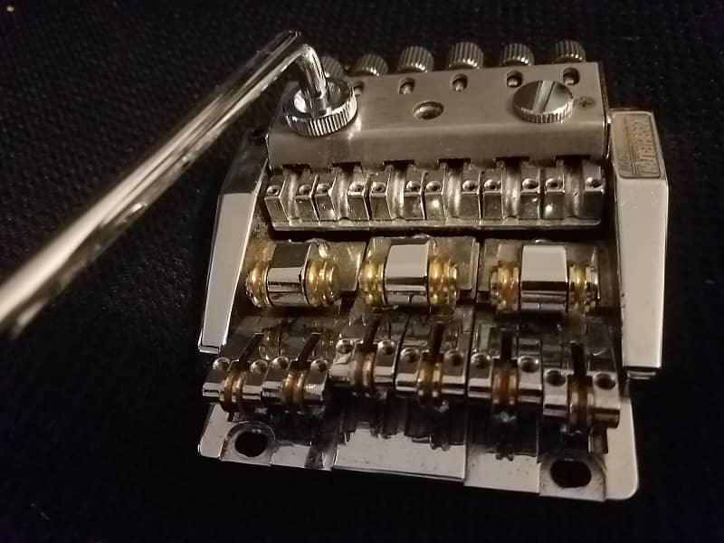 WASHBURN WONDERBAR BRIDGE LOCKING TREMOLO SYSTEM | Reverb