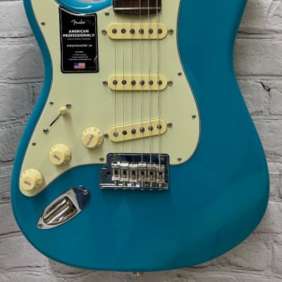 Fender American Professional II Lefty Stratocaster Rosewood Board Miami Blue image 4