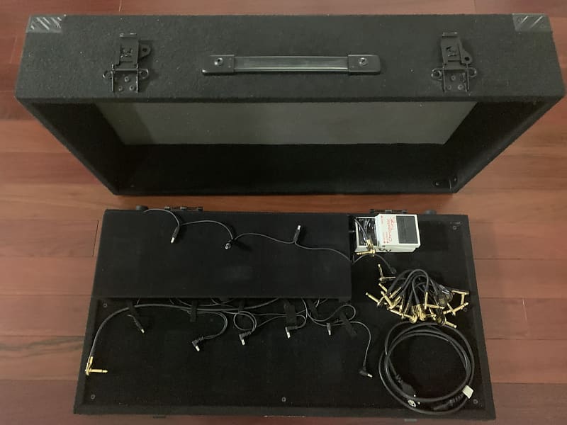 Custom Touring pedalboard, cables, filtered power supply and Reverb