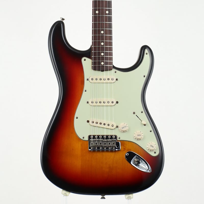 Fender American Vintage '62 Stratocaster Thin Lacquer 3CS