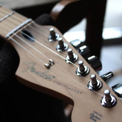 FENDER Limited Edition Player Stratocaster, Roasted Maple Fingerboard, 2-Color Sunburst, 3, 37 KG imagen 9
