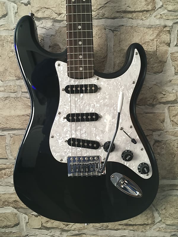 Fender SQUIER STRATOCASTER Black Reverb UK