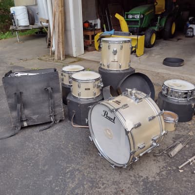 Pearl 5 Piece drum set image 2