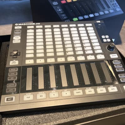 Native Instruments MASCHINE JAM Production & Sequencing Controller