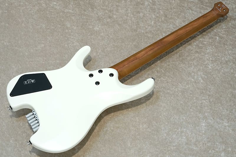 Ibanez ICHI10 Ichika Nito Signature Model -Vintage White Ibanez ICHI10 Ichika Nito Signature Model -Vintage White