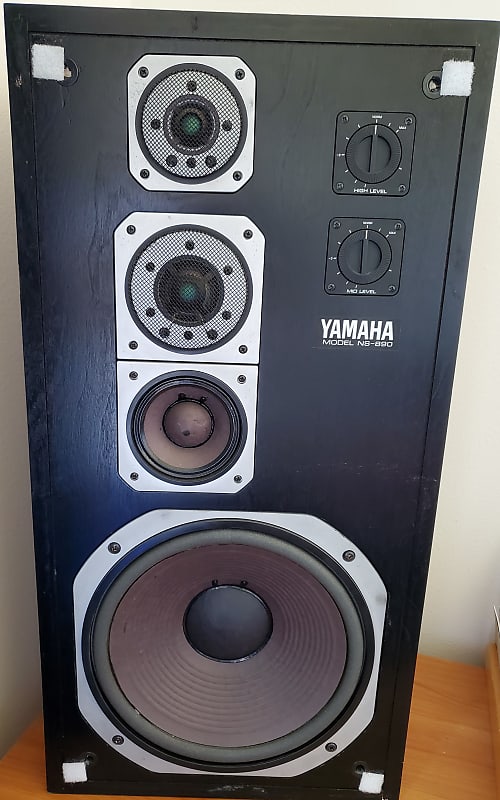 Pair of Yamaha NS-890 Speakers in good working condition
