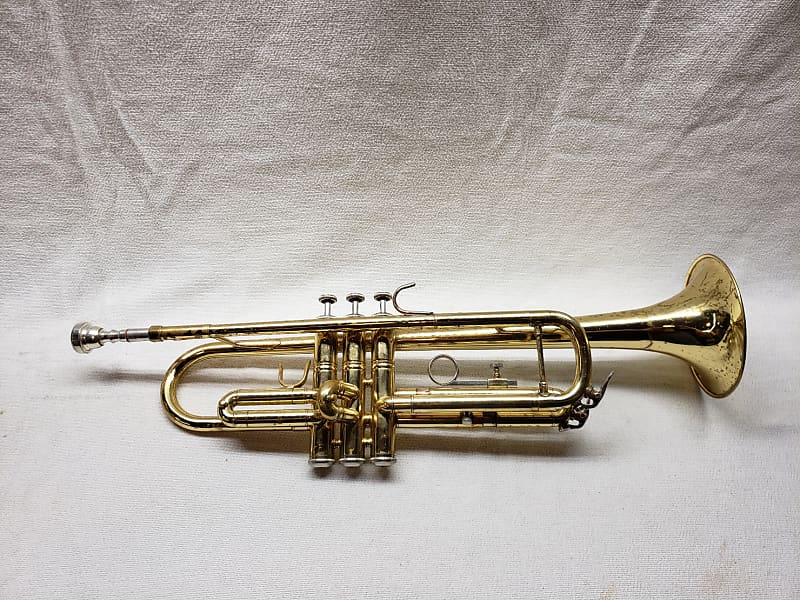 Bach Aristocrat TR-600 Bb Trumpet w/ Case and Mouthpiece
