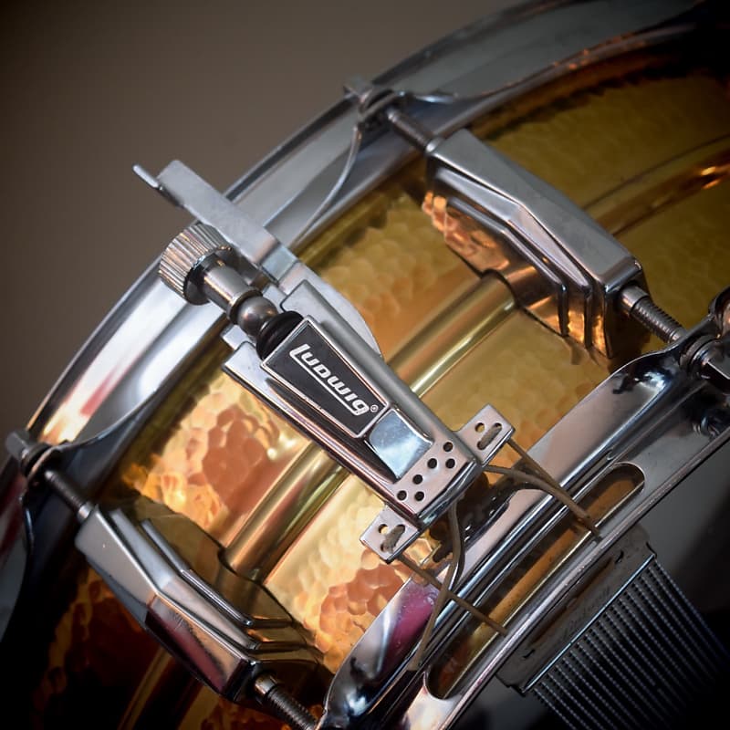 Ludwig No. 550K Hammered Bronze 5x14" Snare Drum with Rounded Blue/Olive Badge 1982 - 1984 image 3