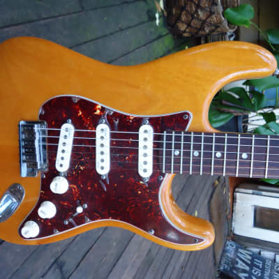 Fender STRATOCASTER DELUXE 2010 - Amber image 1