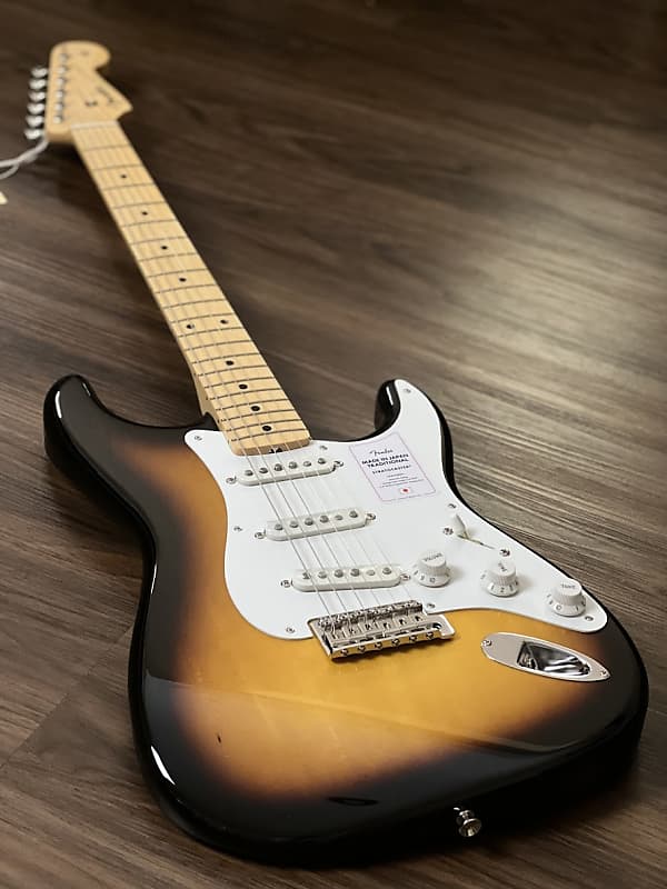 Fender Japan Traditional II 50s Stratocaster with Maple FB in 2 Tone  Sunburst