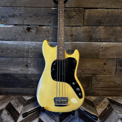 BIG SUMMER BLOWOUT// VINTAGE ALL ORIGINAL Fender Musicmaster Bass 1972 - 1979 - Olympic White image 1