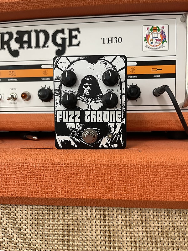 Magic Pedals Fuzz throne 2021 White and black image 1
