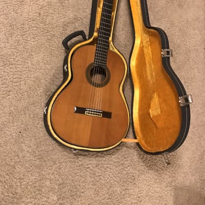 Yamaha C-300 concert classical guitar 1970s made in Japan with excellent original hard case image 1