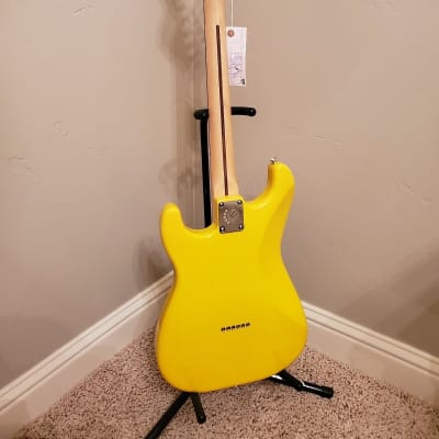 2019 Fender Strat Hardtail Tom Delonge Remake Graffiti Yellow image 3