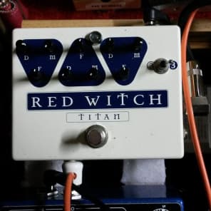 Red Witch Titan Delay  White / Blue image 1
