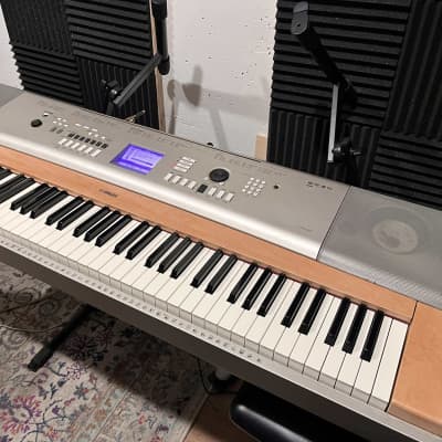 Piano yamaha deals ypg 535