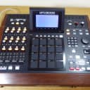 AKAI MPC5000 Music Production Drum Pads Sampler, Analog Synth Engine & Effects !