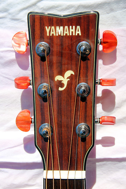 Yamaha FG750S Solid Sitka Spruce Top / Sycamore Bottom
