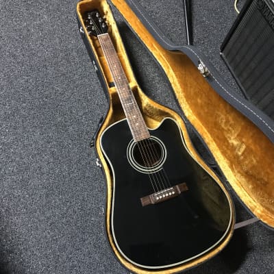 Washburn D-12CE/B Acoustic-Electric Guitar 1991 in very good condition with hard case image 2