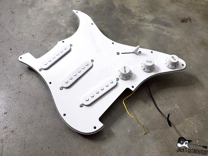 Immagine Stratocaster SSS Loaded Pickguard #27 (1990s, White) - 1