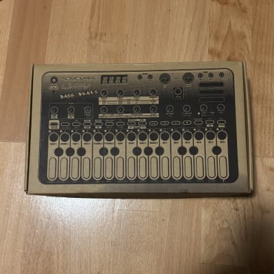 Sonicware Liven Bass & Beats 27-Key Wavetable Bass Synthesizer and Rhythm Machine 2021 - Present - Black / Pink with Black Keys image 2