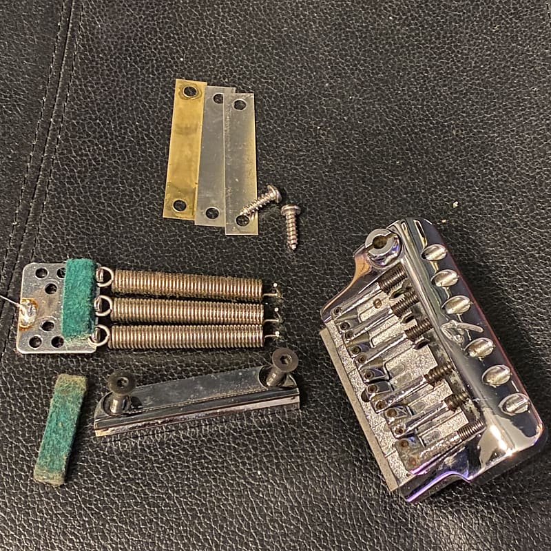 Fender Elite Stratocaster Freeflyte tremolo system vintage Reverb