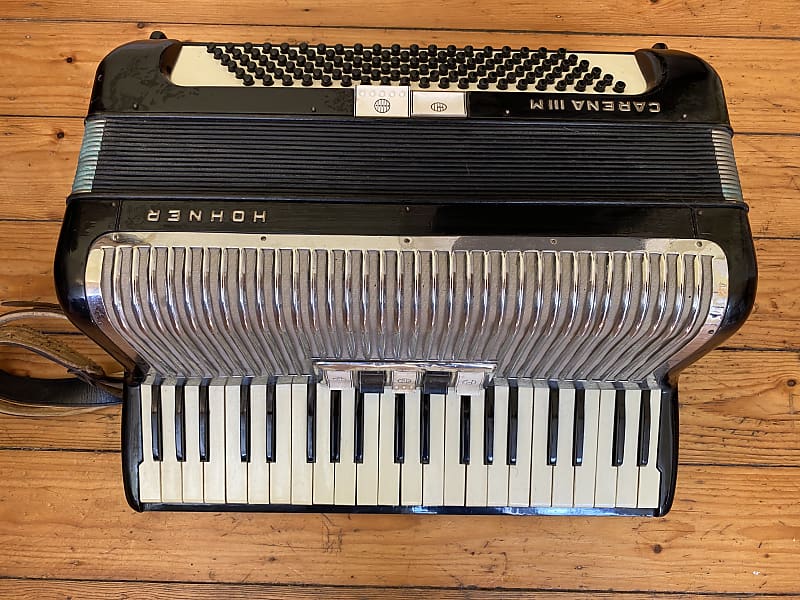 Sale Akkordeon Hohner Carena III M 120 bas