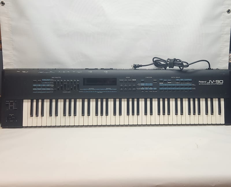 Roland JV-90 76-Key Expandable Synthesizer 1993 - 1996 - Black