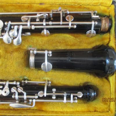 Selmer 123F  Oboe with case and reed. Made In USA image 3