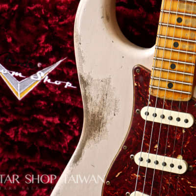 2020 Fender Custom Shop 1969 Stratocaster Heavy Relic-Dirty White Blonde. image 24