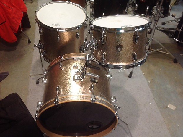 Sakae trilogy store floor tom