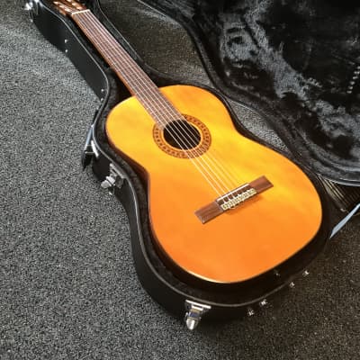 Lyle C-650 classical guitar made in Japan 1970s with hard case in very good condition image 4