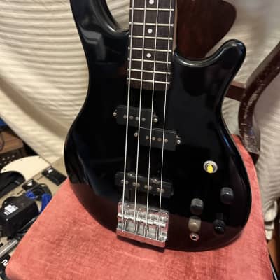 Series 10 4 string bass guitar - Black image 2