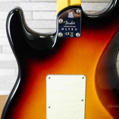 Fender American Ultra Stratocaster with Maple Fretboard - Ultraburst image 7