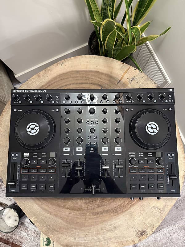 中古品NATIVE INSTRUMENTS TRAKTOR KONTROL S4 Buy Native Instruments Traktor Kontrol S4 Mk3 online | eBay
