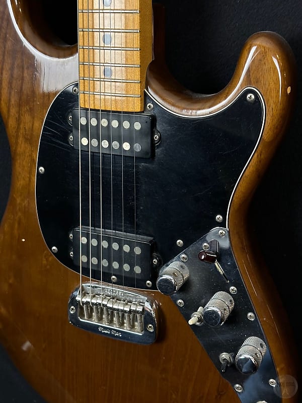 Music Man Sabre II from 1978/79 in walnut finish