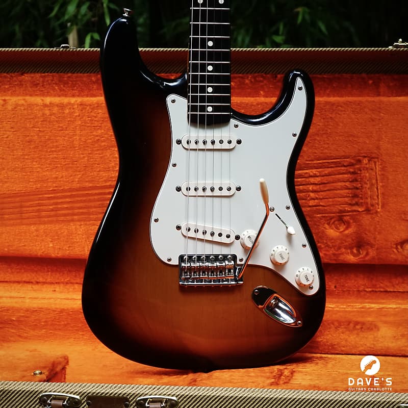 ギター fender American Vintage 62 Stratocaster Fender American Vintage '62 Stratocaster 1990s | Reverb