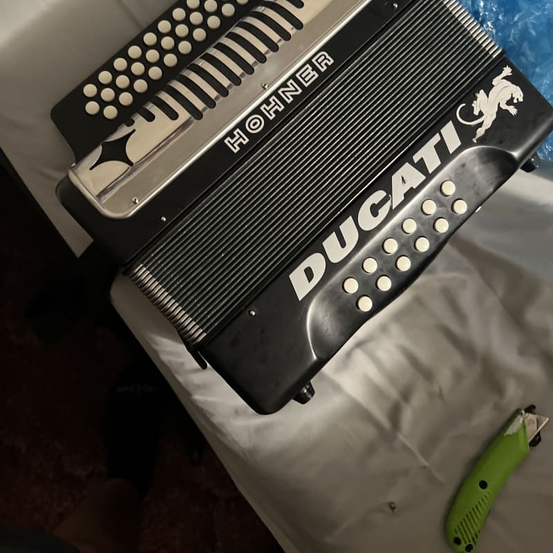 Used accordions store near me