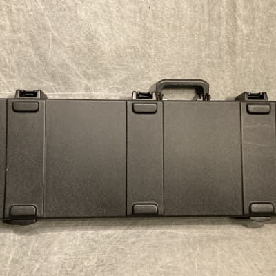 Fender TSA 002 Super heavy duty ABS Hard Shell Case - Black image 2