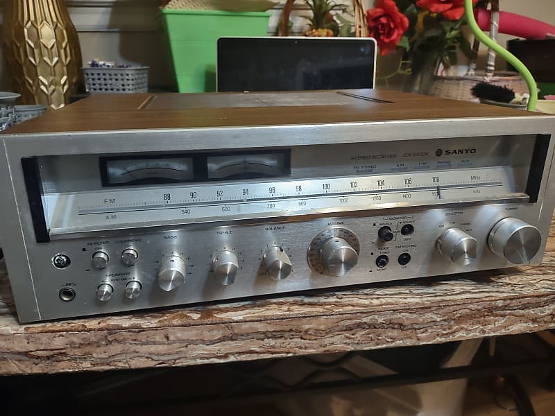 Sanyo Stereo JCX 2400K Receiver - Rosewood finish  			