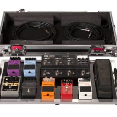 Gator Large tour grade pedal board & flight case for 10-14 pedals. Removable 24"x11" pedal board surface & inline wheels G-TOUR PEDALBOARD-LGW image 4