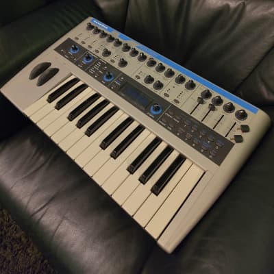 Novation K Station 25-Key 8-Voice Synthesizer 2001 - Silver