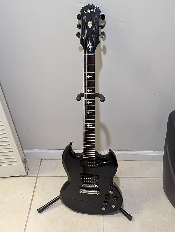 Epiphone エピフォン SG G-400 Tony Iommiモデル Epiphone Tony Iommi Signature G-400 - Ebony Reviews | Sweetwater
