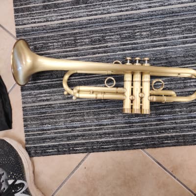 Phaeton Las Vegas Brushed Brass Trumpet image 2